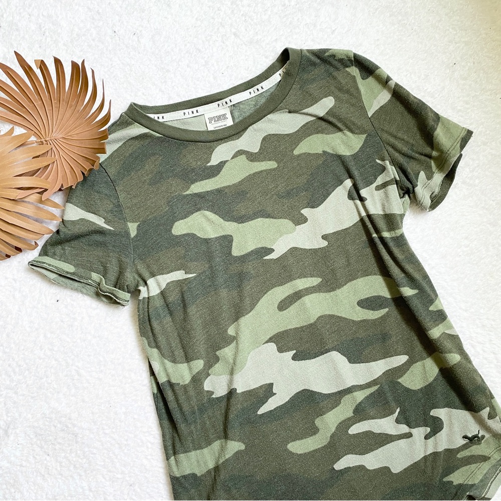 PINK Victoria’s Secret | green camo crewneck sleepwear tee